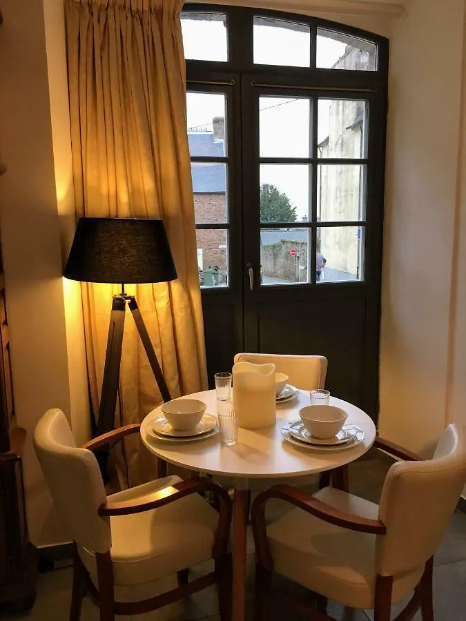 Gate House Lodge Dinan Apartament
